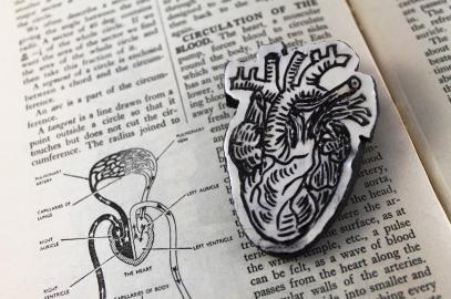 Anatomical heart brooch in black and white ceramic